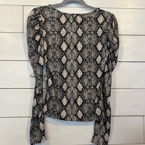 Snakeskin pattern, long sleeved shirt size S - Picture 2 of 3